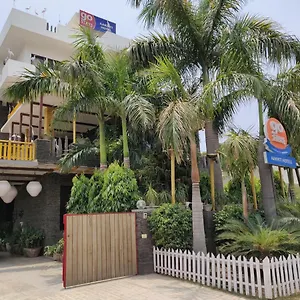 3* Hotel Aakritii